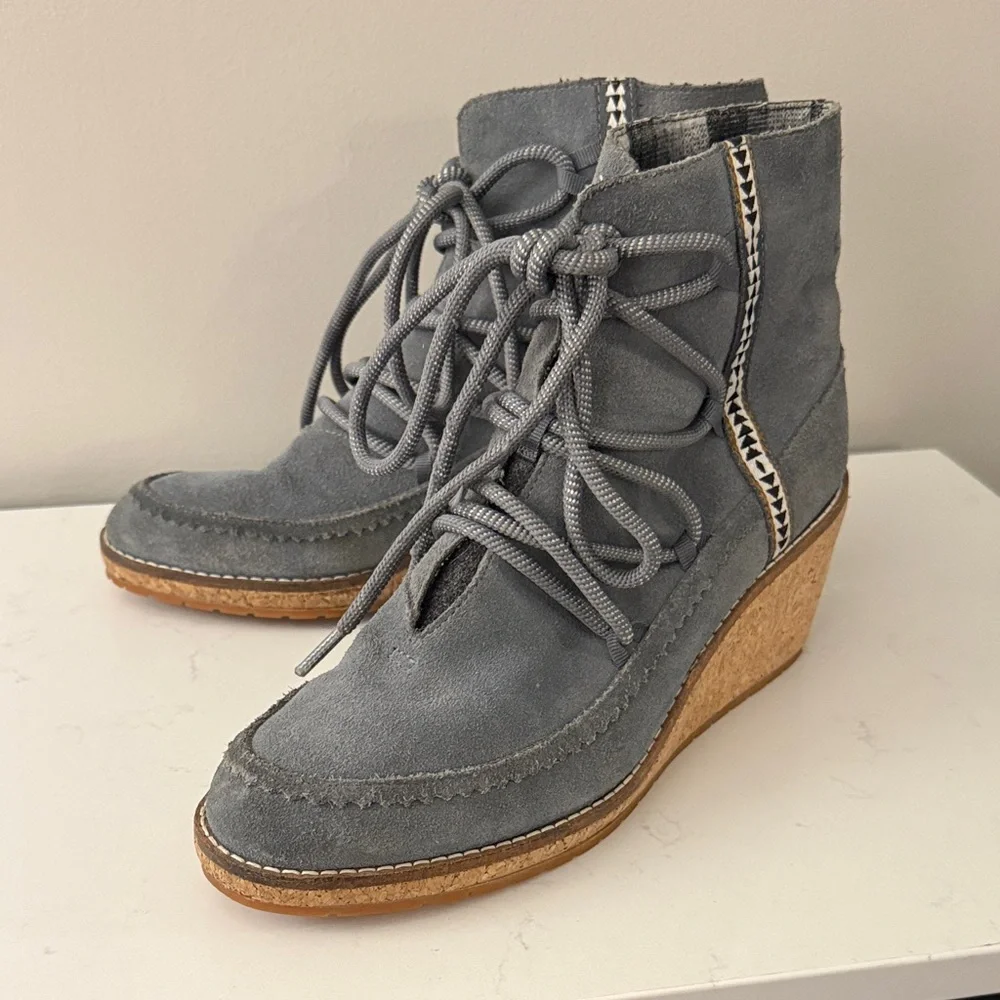 Pendleton Islegate Gray Wedge Suede Boots cute chic cork heel size 9 like new